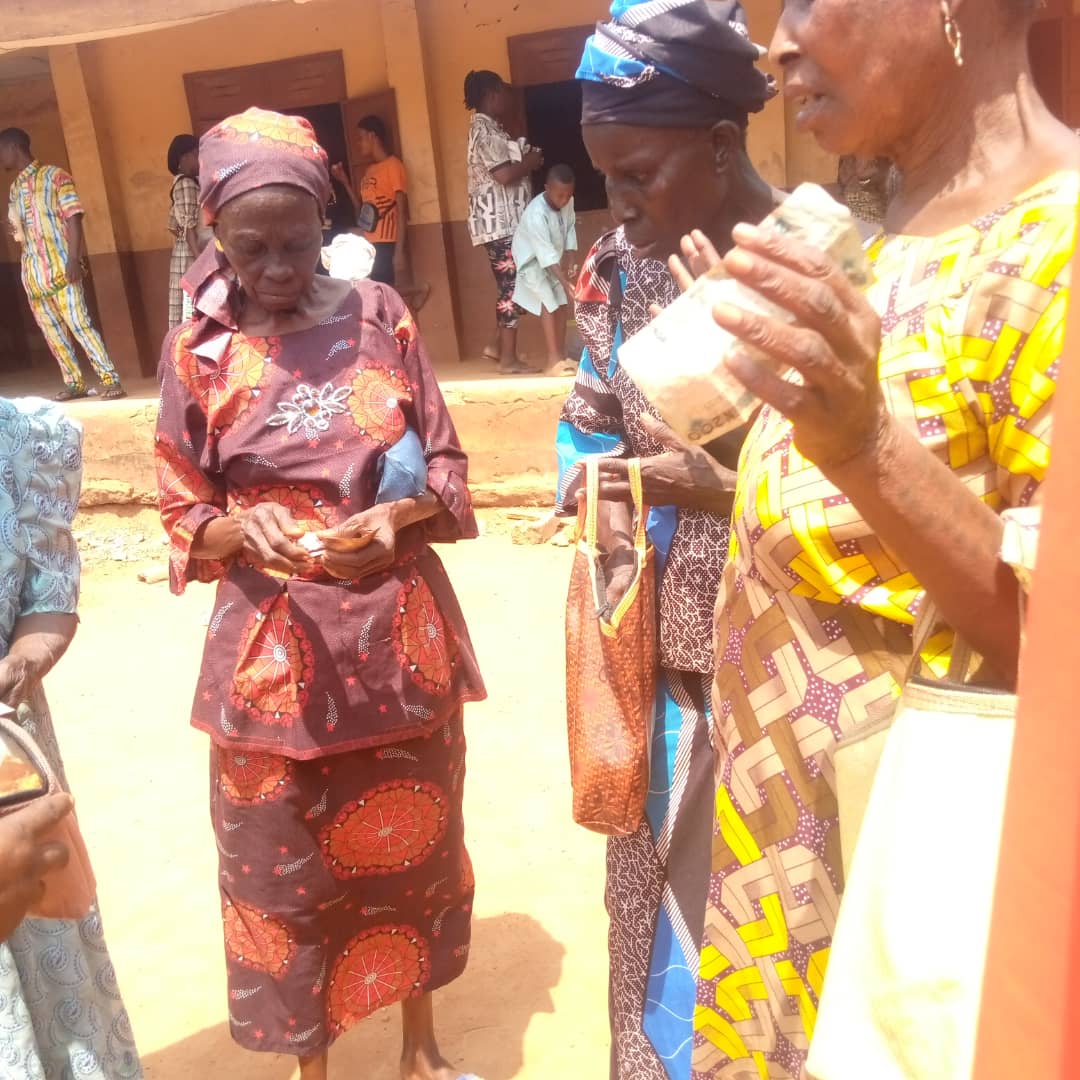 Osun APC Primaries: IleriOluwa Agents Engage In Vote Buying In Ilesa
