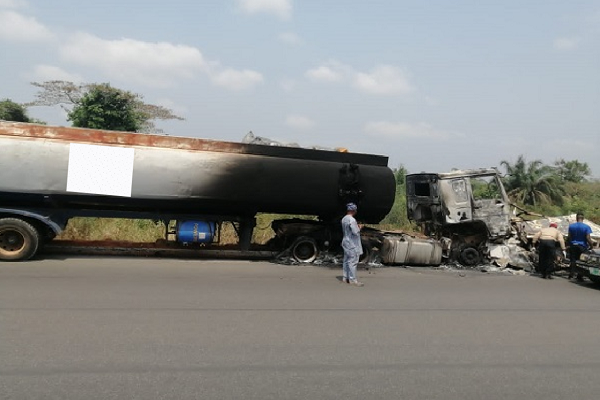 17 Burnt To Death As Tanker Catches Fire On  Lagos-Ibadan Highway