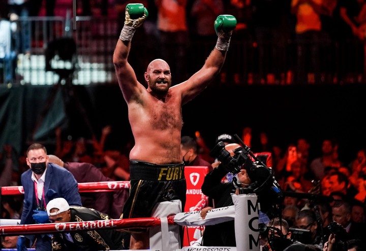 Tyson Fury Knocks Out Dillian Whyte To Retain World Heavyweight Title