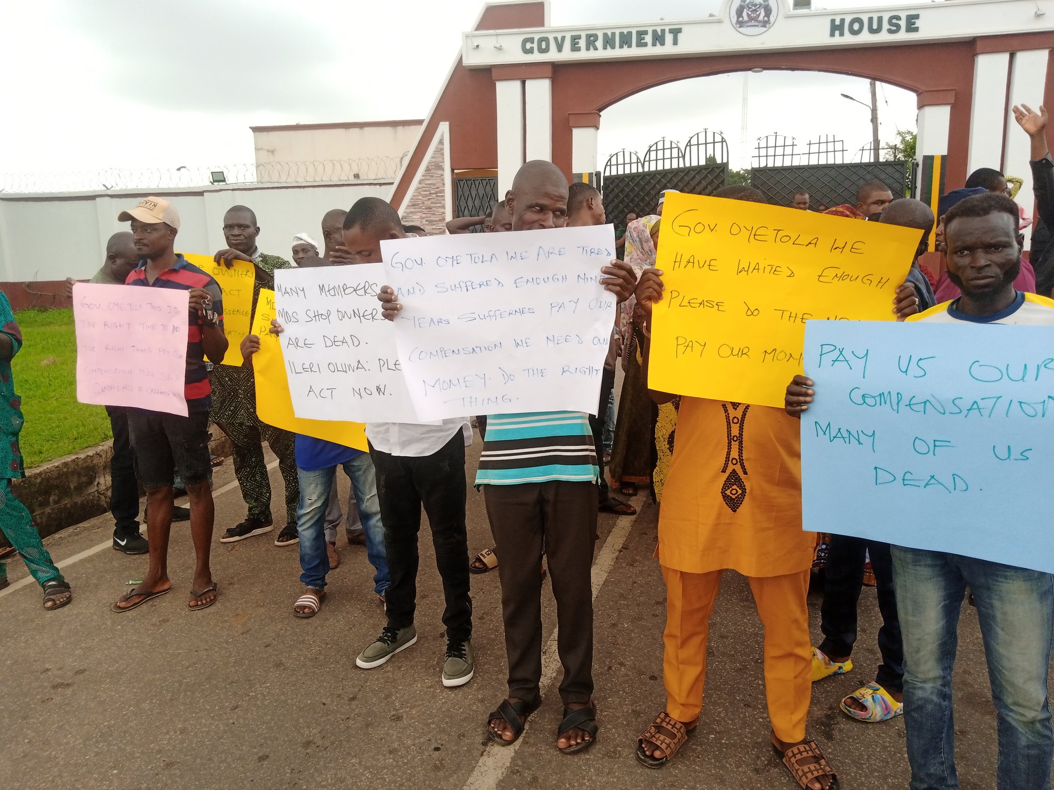 BREAKING: Shop Owners Storm Osun Govt. House, Demand Immediate Payment Of Compensation