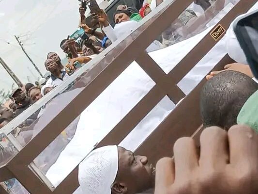 Amidst Tears, Tafa Balogun Buried In Ila Orangun
