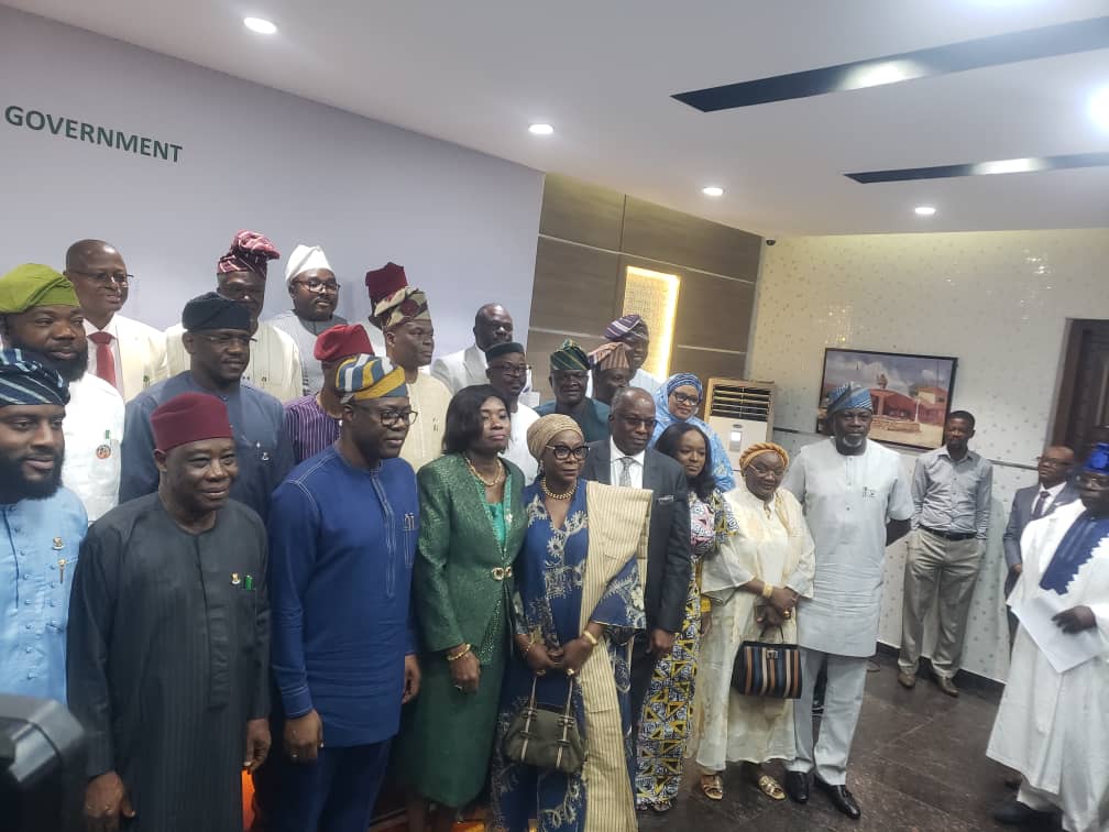 Makinde Inaugurates Cabinet, Assigns Portfolios To Commissioners