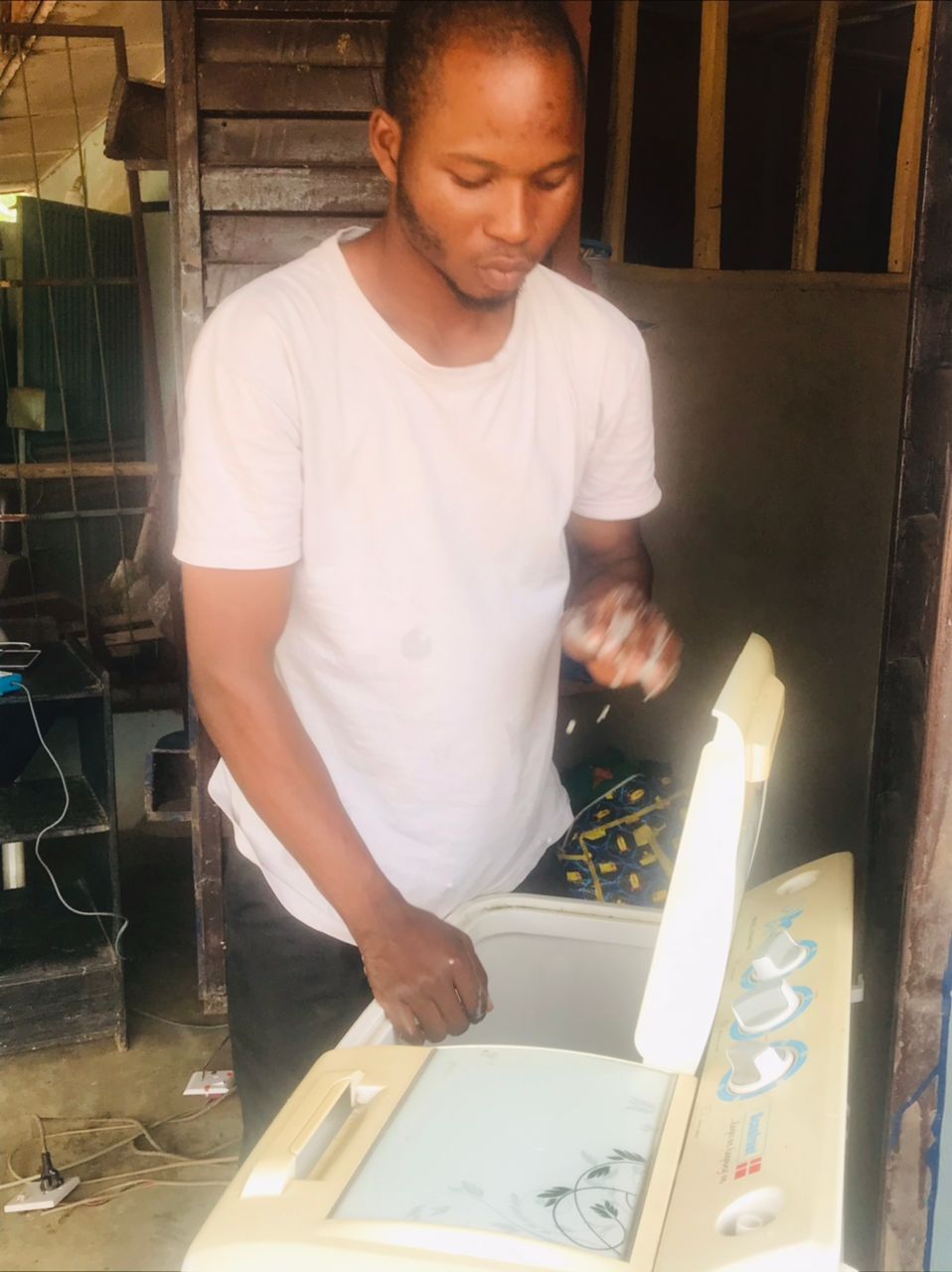 How UNIOSUN Student Started Booming Laundry Service Business With N1,000