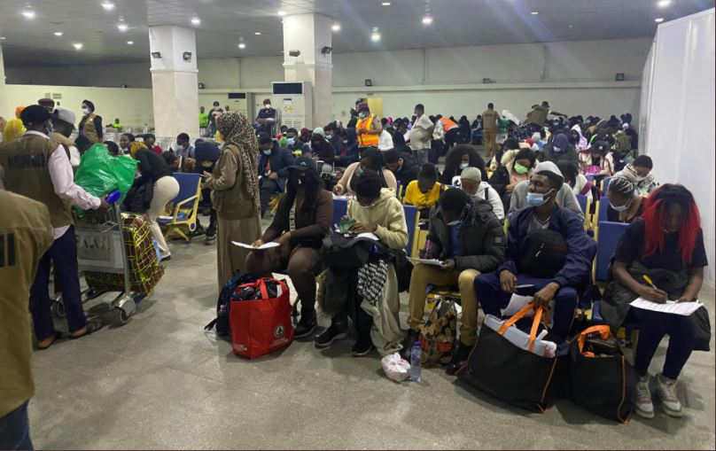 FG Receives 108 Stranded Nigerians In Niger