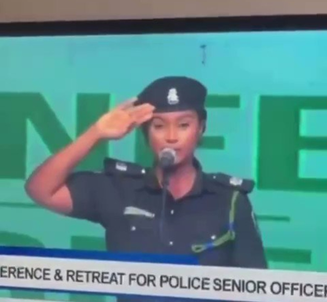 VIDEO: Policewoman Recites National Anthem Wrongly