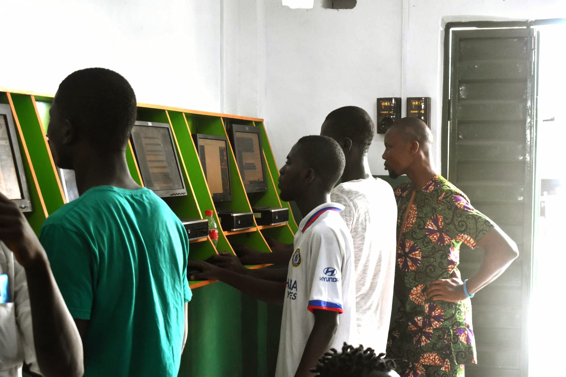 Another Weekend, Nigerian Youths Set To Dive into Sports Betting