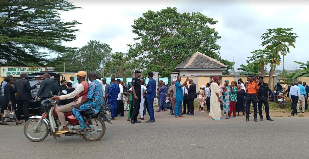 Osun Judiciary Workers Protest Against CJ, Lock High Court Gate