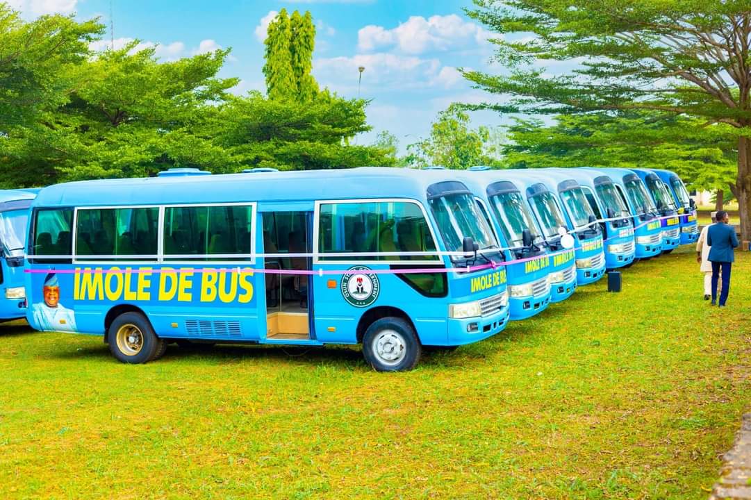 Kudos, Knock For Adeleke, Oyetola On ‘Omoluabi Scholar Bus’
