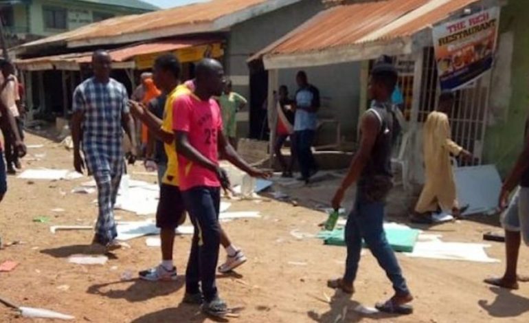 BayelsaDecides2023: Gunshots As Hoodlums Invade Polling Units, Hijack Election Materials