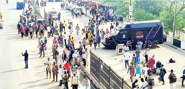 Commuters Stranded As Lagos Commercial Drivers Protest Extortion