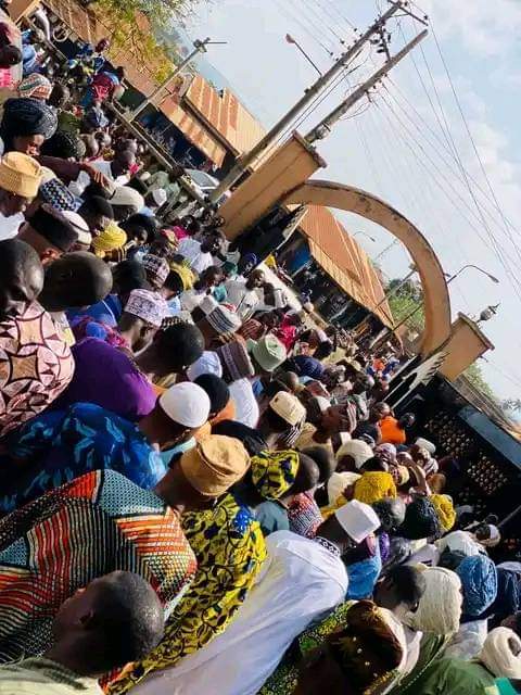 Osun: Muslims Observe Jum’uah Prayer As Inisa Central Mosque Reopens After Three Years Of Closure