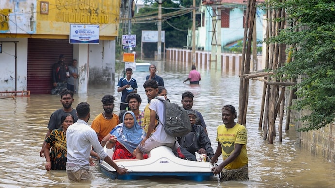 Heavy Rains Hit India, Kill 10 People