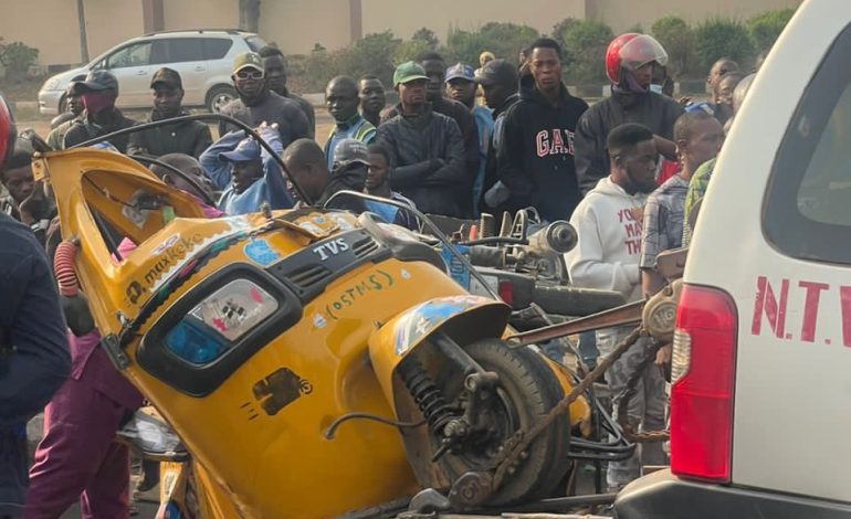 Five Dead, Others Injured As Commercial Bus Rams Into Tricycle In Osogbo