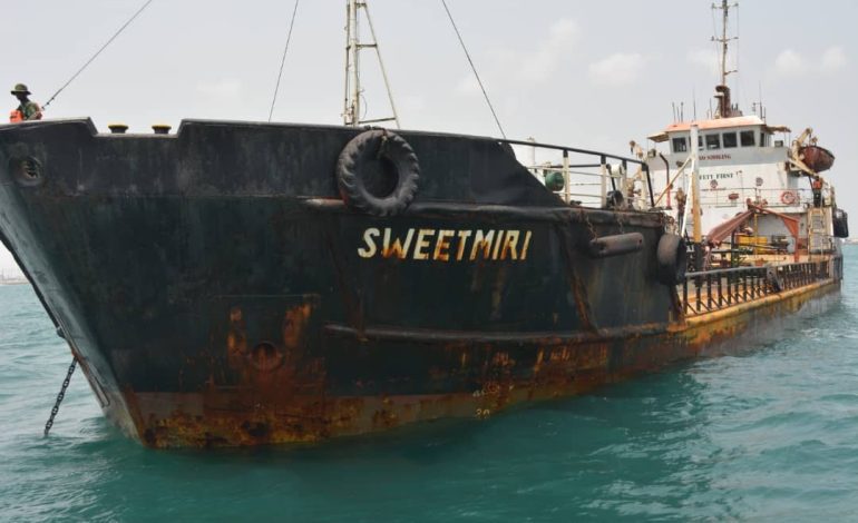 13 Arrested As Nigerian Navy Intercepts Ghanaian Vessel With Stolen Oil